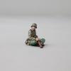  Artikelbild 1 des Artikels “Elite Soldat in Tarnsmock Relaxed Sitzend mit Essgeschirr 1/30 “