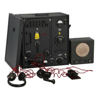 DKE Radio with 100.W.S Transmitter and Accessories (Grey) 1:6 