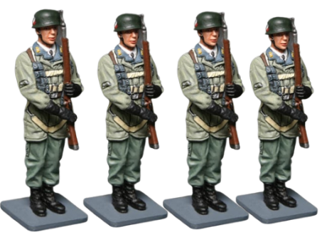 WWII: FJ&#8217;s Present Arms (Set of 4 Figures) 