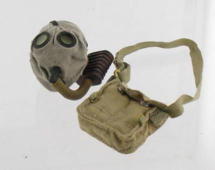 Gasmaskenbehälter mit  Maske, WW I  