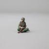  Artikelbild 2 des Artikels “Elite Soldat in Tarnsmock Relaxed Sitzend mit Essgeschirr 1/30 “