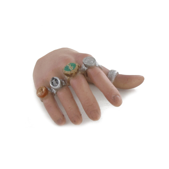 Artikelbild des Artikels “Caucasian Rechtehand mit Ringe “