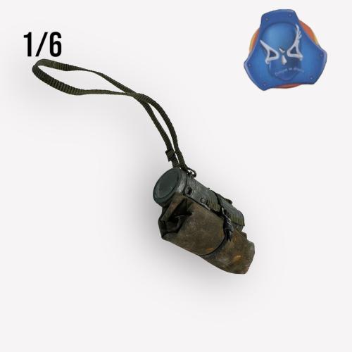 Product image of the product “Gasmaskenbüchse und  Zeltbahn 1/6 (gealtert) ”