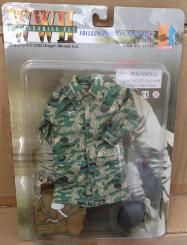 Product image of the product “Fallschirmjägersmock Sumpftarn Set 1 1/6 ”