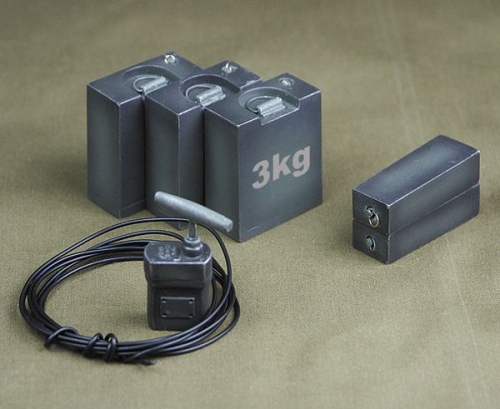 Product image of the product “TNT Set Sprengladung mit Zünder ”