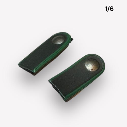 Artikelbild des Artikels “Schulterklappen Grün Waffenfarbe 1/6 “