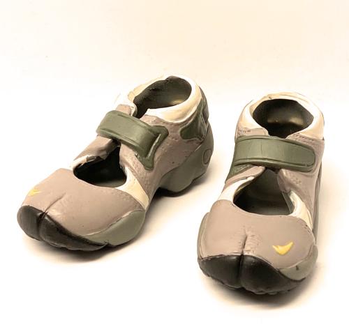 Artikelbild des Artikels “Sportschuhe 1:6 “