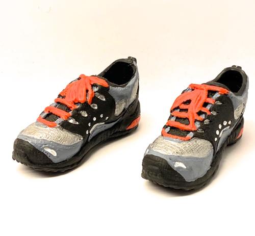 Artikelbild des Artikels “Sportschuhe 1:6 “