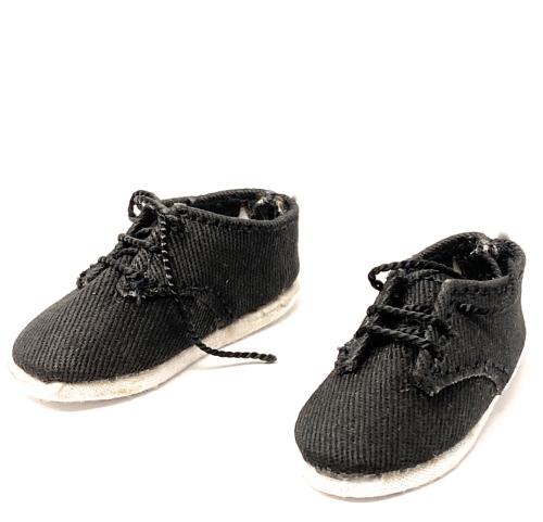 Artikelbild des Artikels “Stoffschuhe  1:6 “