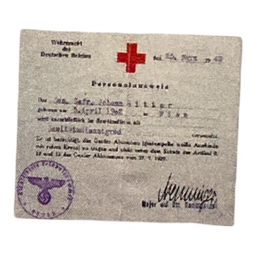 Product image of the product “Ausweispapier Sanitäter 1/6 ”