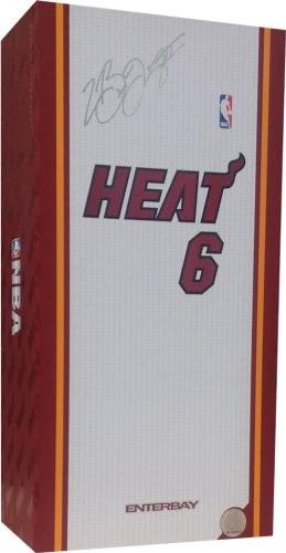 Artikelbild des Artikels “LeBron James 1:6 scale figurine “