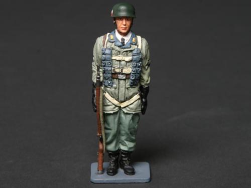 Artikelbild des Artikels “WWII: 4 FJ  At Attention (Set of 4 Figures) Limited to 100 Sets “