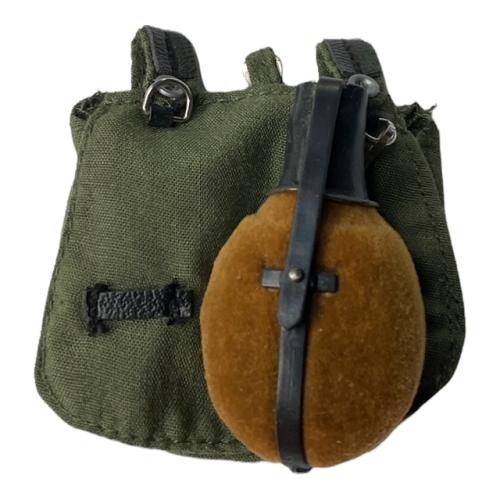 Product image of the product “Brotbeutel mit Gebirgsjägerflasche 1:6 (grau) ”
