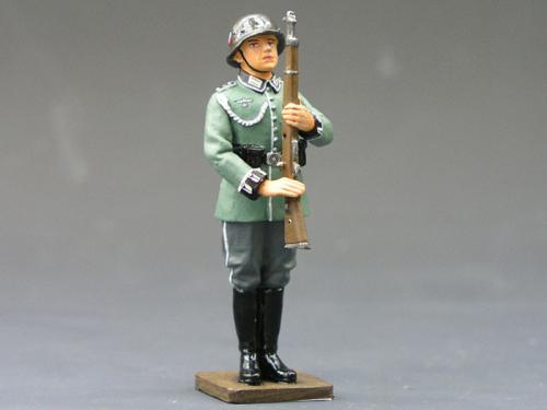Artikelbild des Artikels “CF004 Wehrmacht Soldier on Parade by King & Country NO BOX (RETIRED) “