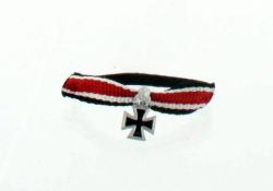 Artikelbild des Artikels “Ritterkreuz mit Eichenlaub und Schwaerter und Diamanten ( Metal) “
