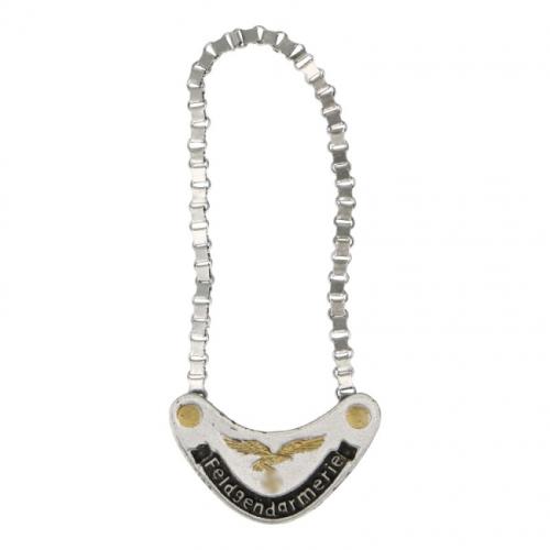 Artikelbild des Artikels “LW Fahnenträger-Brustplatte in Metal mit Kette darum “Kettenhunde” “