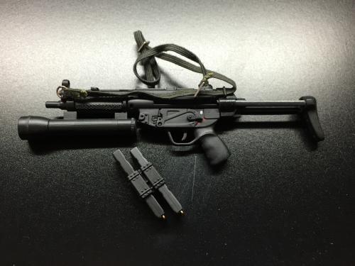 Artikelbild des Artikels “H&K MP-4 mit angebauter MAG-Lite “