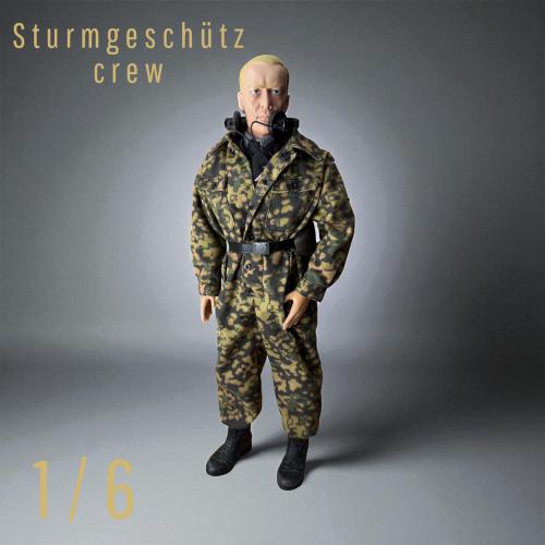 Product image of the product “Panzer Besatzung mit Rauchtarnoveral 1/6  (Displayed) ”