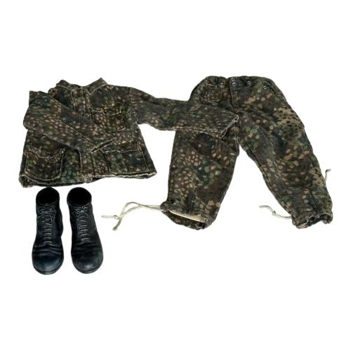 Artikelbild des Artikels “Erbsentarnuniform Set M44 1/6 “