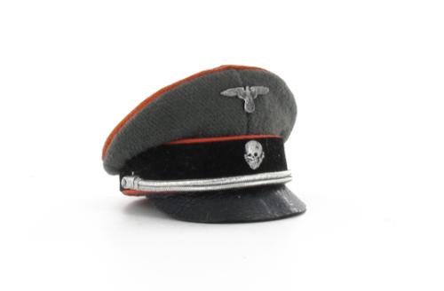 Artikelbild des Artikels “Schirmmütze, Rote Waffenfarbe 1:6 “
