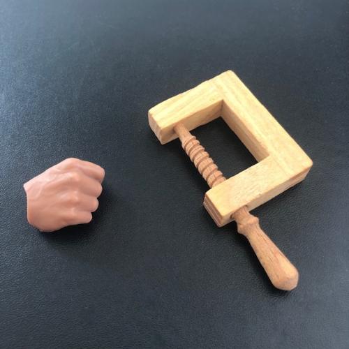 Artikelbild des Artikels “1:6 Schraubzwinge XL aus Holz “