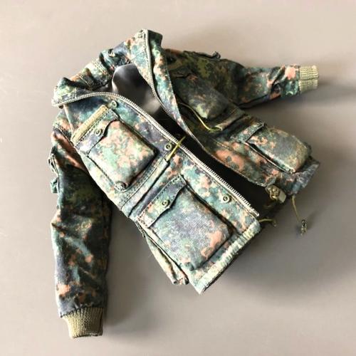 Artikelbild des Artikels “KSK PARKA LEO KÖHLER STYLE (FLECKTARN) 1:6 “