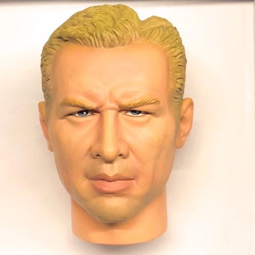 Artikelbild des Artikels “Head Helmut 1:6 “