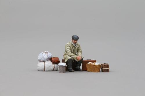 Artikelbild des Artikels “Refugee with Suitcases 1:30 “