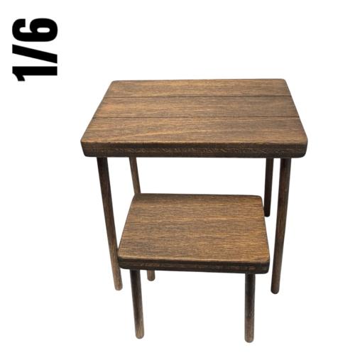 Artikelbild des Artikels “Hocker und Tisch Set , Holz 1:6 “