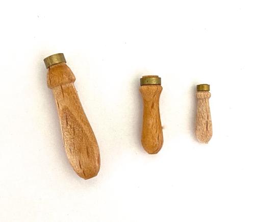 Artikelbild des Artikels “Holzgriff, medium (M) 1:6 “
