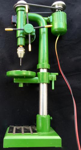 Artikelbild des Artikels “Standbohrmaschine  in Metal “