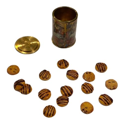 Artikelbild des Artikels “Kekse in Metaldose 1:6 (zum Öffnen) “