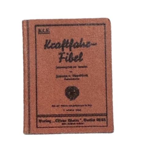 Artikelbild des Artikels “Kraftfahrerfiebel Atrappe 1:6 (nicht zum öffnen) “