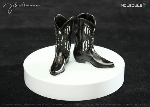 Artikelbild des Artikels “JOHN LENNON WESTERN BOOTS mit Magnet 1:6 “
