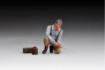 Artikelbild des Artikels “Groundcrew Mechanic Kneeling “