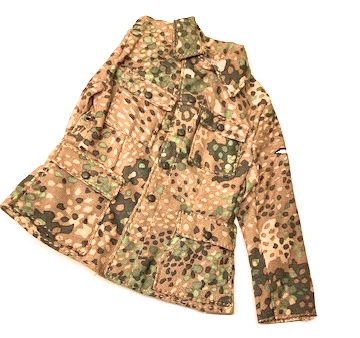 Artikelbild des Artikels “M 42 Erbsentarn jacke 1:6 mit Abzeichen “