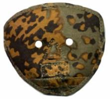 Product image of the product “Gesichtstarn in Eichenlaub Muster ”