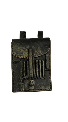 Artikelbild des Artikels “Meldekartentasche 1939 in Schwarz aus Kunststoff (Used Optic) “
