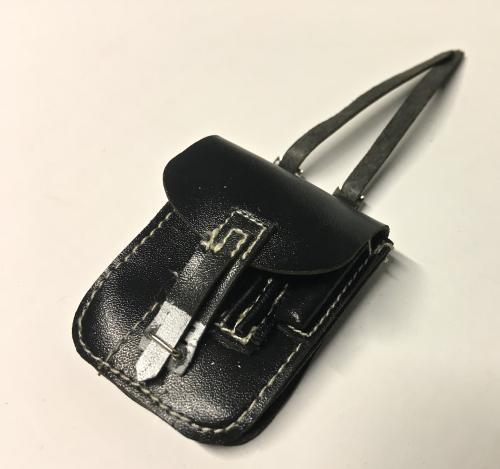 Product image of the product “Meldekartentasche 1939 schwarz Kunstleder ”