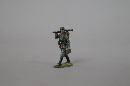 Product image of the product “MARCHING SOLDIER WITH MG34 ”