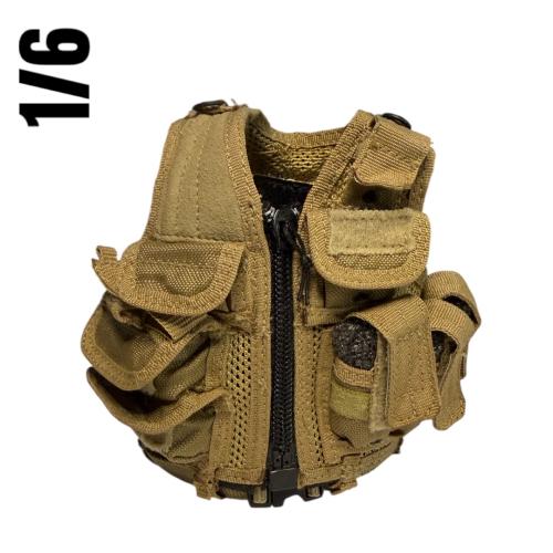 Artikelbild des Artikels “1:6 Omega EOD Vest (Tan) mit Body West “