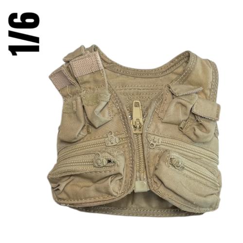 Artikelbild des Artikels “Multi Pocket Vest 1/6 “