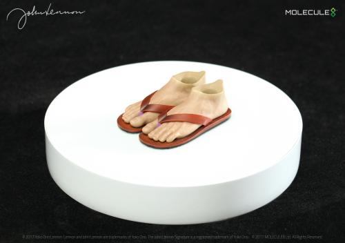 Artikelbild des Artikels “JOHN LENNON Sandals and Feet mit Magnet 1:6 “
