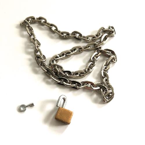 Artikelbild des Artikels “Kette Metal mit Schloss aus Kunststoff 1:6 “