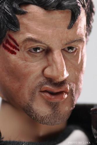Artikelbild des Artikels “1:6 Head Stallon battle damaged 1:6 “