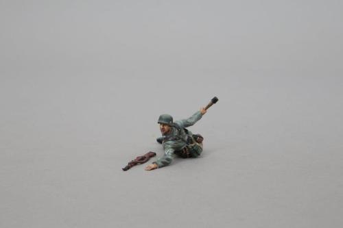 Artikelbild des Artikels “German SS Schütze Granate werfend  (Limited Ed 100) “
