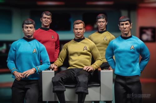 Product image of the product “Star Trek TNG Actionfigur 1/6 Captain Jean-Luc Picard 30 cm ”