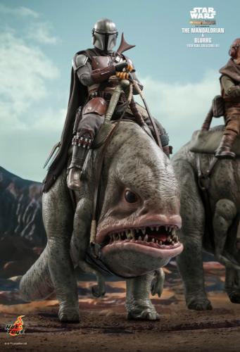Artikelbild des Artikels “Star Wars: The Mandalorian - Mandalorian & Blurrg - 1/6th scale “