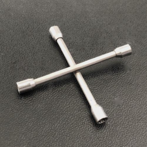 Artikelbild des Artikels “1:6 handgefertigter Kreuzschlüssel in Metal “