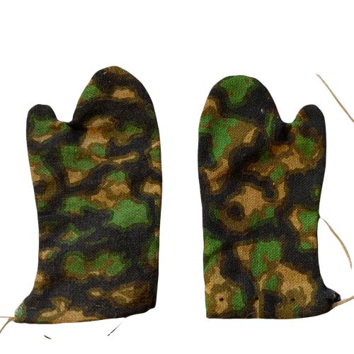 Product image of the product “Tarnhandschuh Eichenlaubmuster 1/6 ”